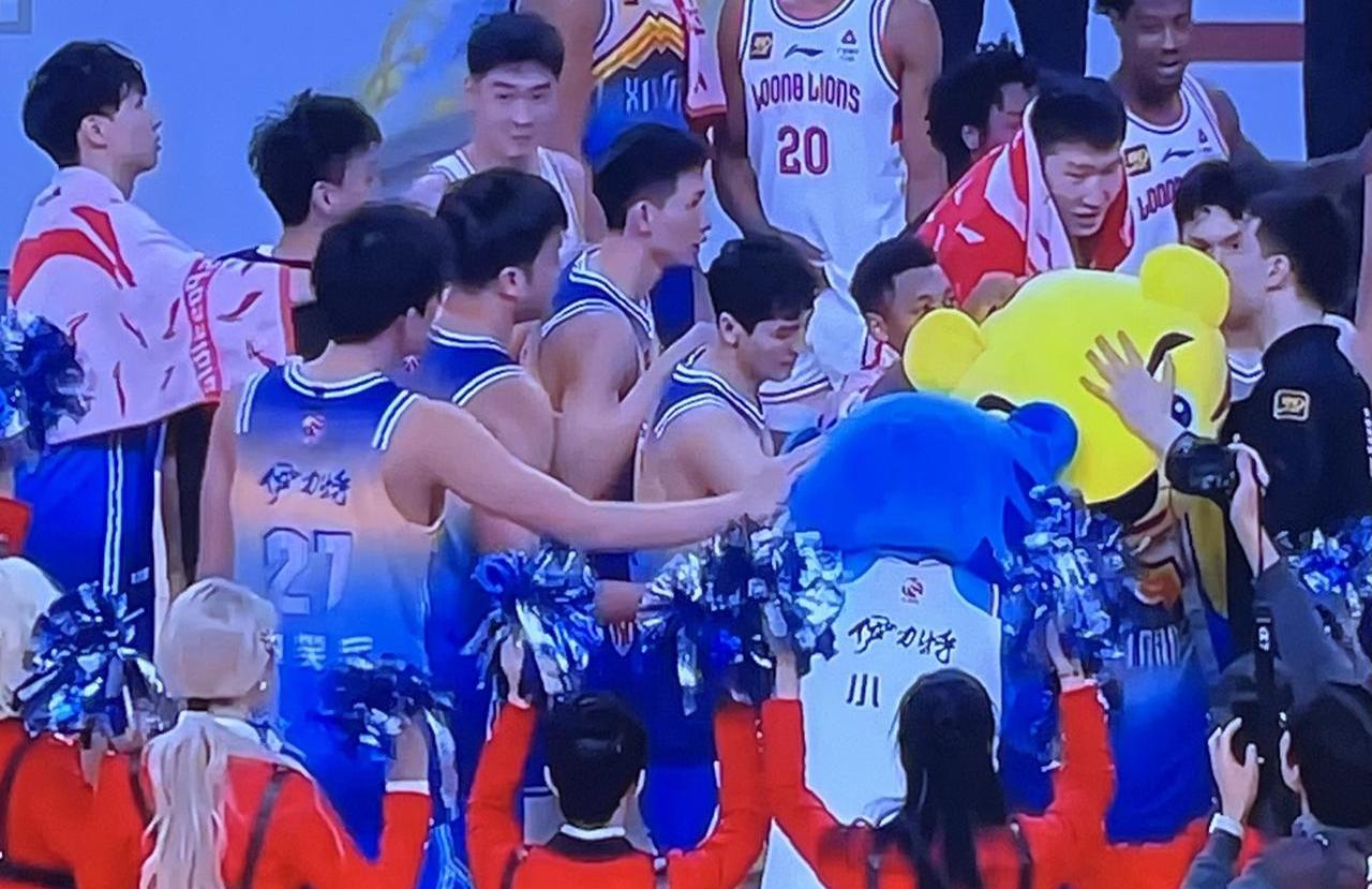 包含新疆男篮战胜广州队，实力碾压对手再现神勇的词条